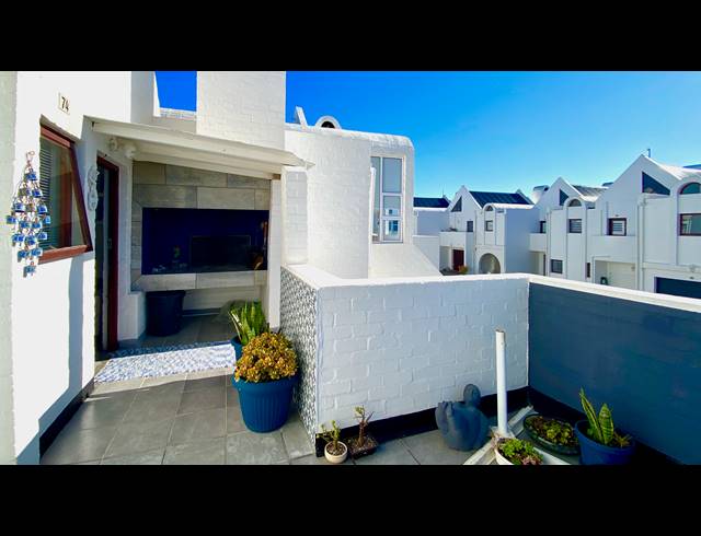 2 BEDROOM APARTMENT FOR SALE IN DWARSKERSBOS